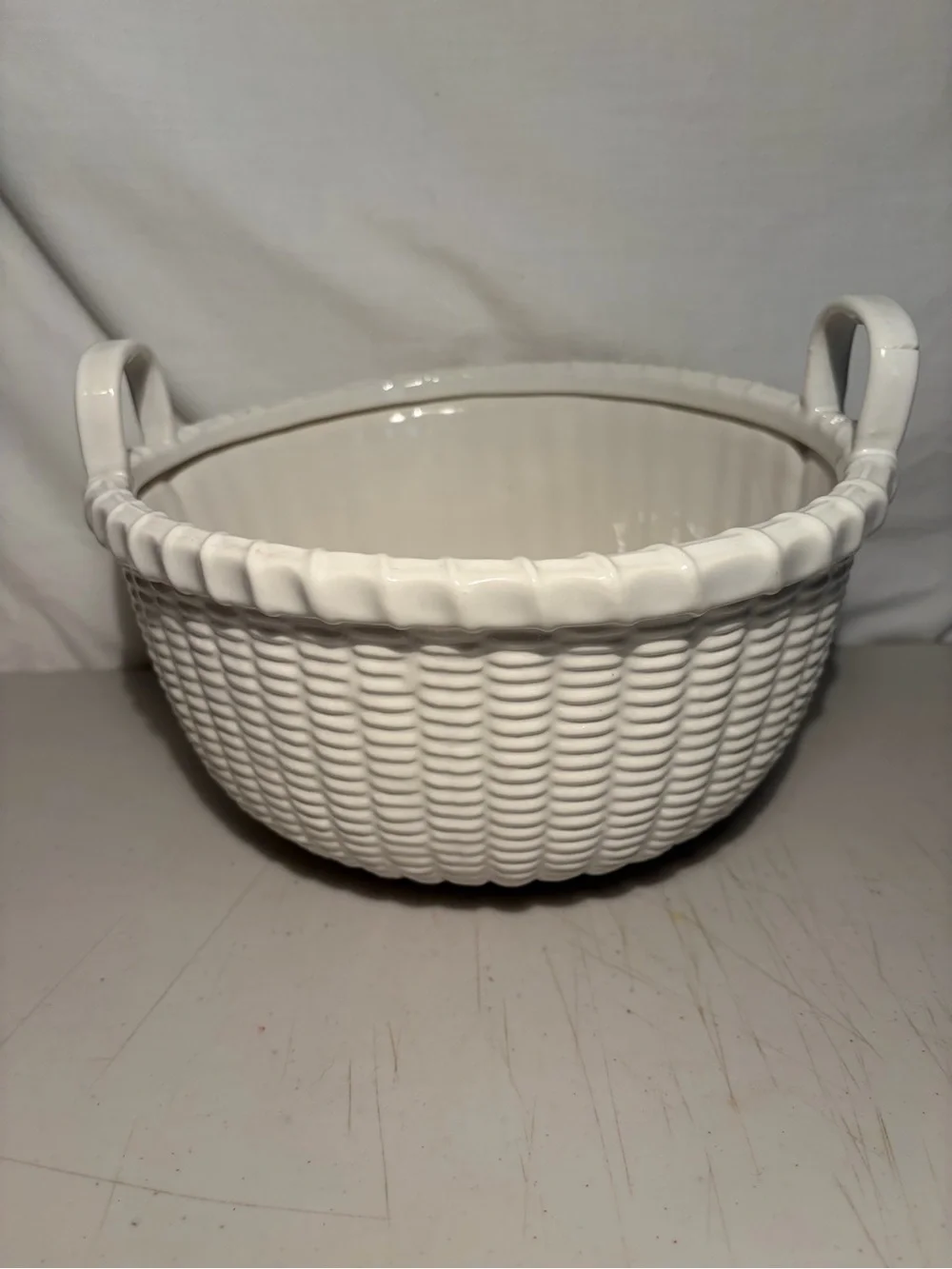 George Davis Bennington Potters White Nantucket Apple Basket stoneware